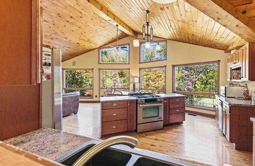 Sautee Nacoochee Ski Chalet | Chimney Mountain Chalet - Free Spring Night
