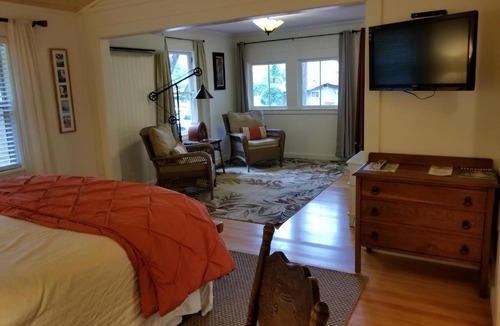 Willow Creek Hotel | China Creek Cottages