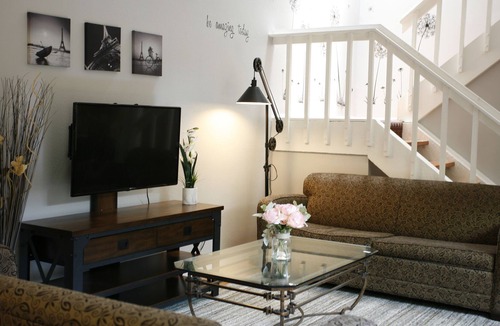 Clodine House | China Town/ Sugar Land/10 beds
