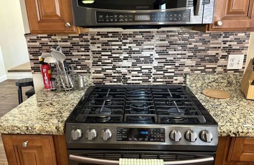 Chinatown House | Chinatown 4bdrm 3 miles-Convention Center 2-Strip