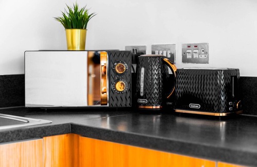 Theatreland Birmingham Apartment | Chinatown Parking Balcony