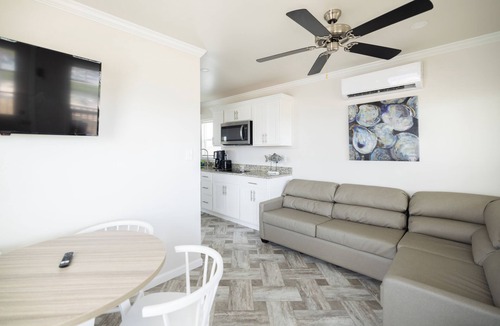 Chincoteague House | Chincoteague Bay RV Resort & Cottages