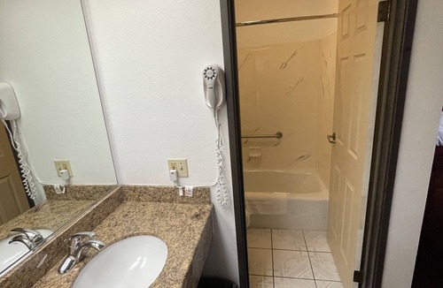 Chino Hotel | Chino Motel
