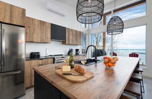 Les Eboulements Ski Chalet | Chinook 166: Hot Tub, River Views & Summer Terrace