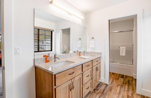 Garibaldi Apartment | Chinook Suite