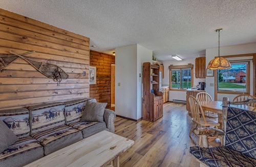 Clark Cabin | Chipmunk - Cozy pet friendly cabin