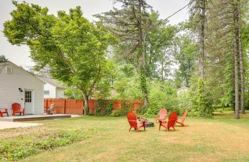 Gloria Glens Park House | Chippewa Lake Cottage with Fire Pit!