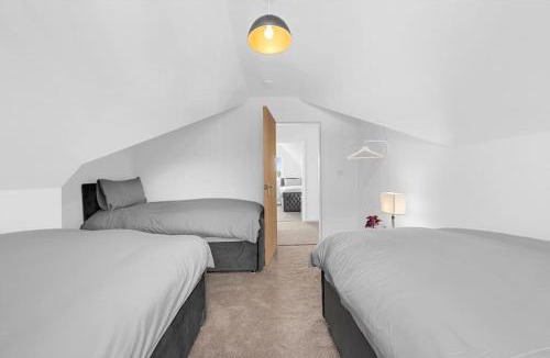 Worsley House | Chique Luxurious Modern Home