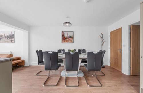 Worsley House | Chique Luxurious Modern Home