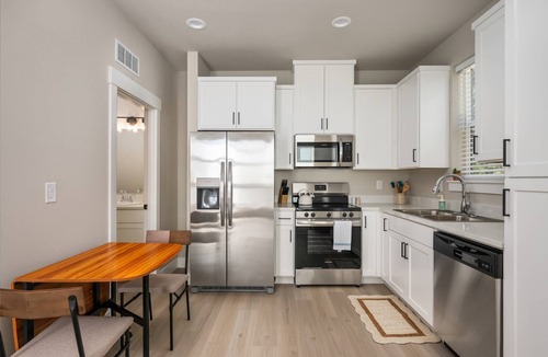 Tigard House | Chiquita Bonita | Brand New, Stylish & Spotless, Pet Friendly, Walk to Park, Minutes from Downtown