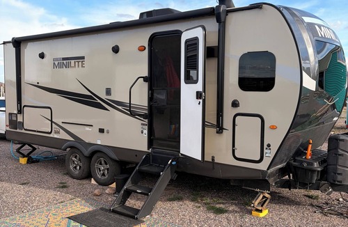 Rodeo House | Chiricahua Sunsets -Beautiful 1 BR, pet-friendly RV with stunning mountain views