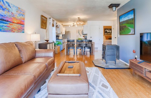 Seneca Falls House | Chirping Pines: Modern Lake Home on Cayuga Lake