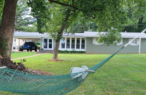 Norwood House | Chirpy lake bungalo