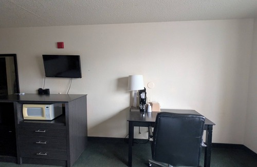 Chisholm Hotel | Chisholm Inn & Suites