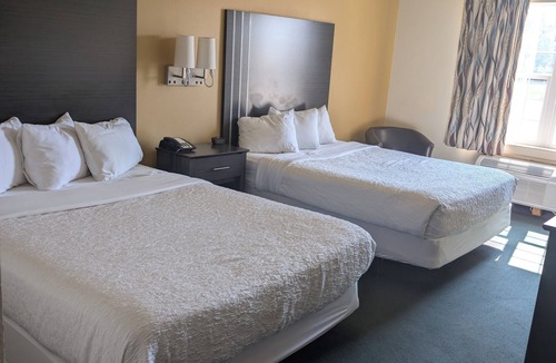 Chisholm Hotel | Chisholm Inn & Suites