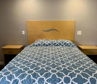 Saugus Hotel | Chisholm's Motor Inn