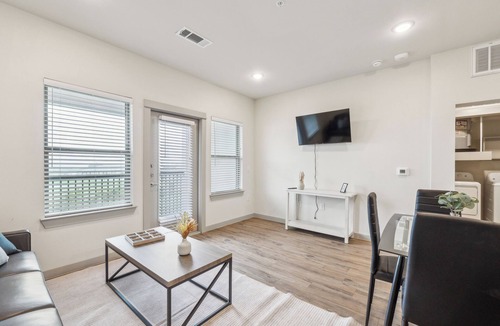 Cleburne Apartment | Chisholm Trace 1233 I Spacious 1 Bed 1 Bath
