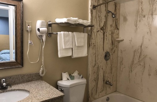 Saugus Hotel | Chisholms Motor Inn