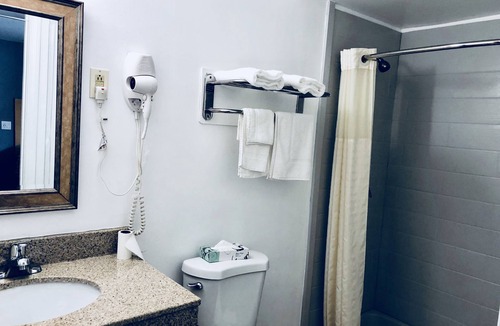 Saugus Hotel | Chisholms Motor Inn