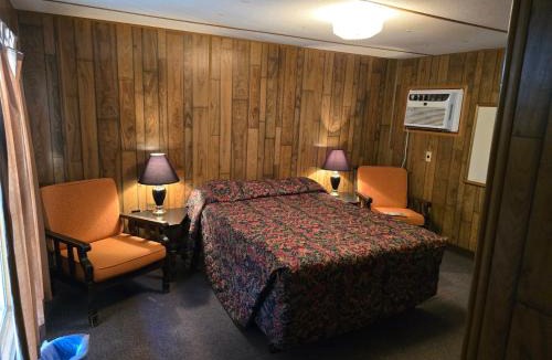Study Butte-Terlingua Hotel | Chisos Mining Company Motel