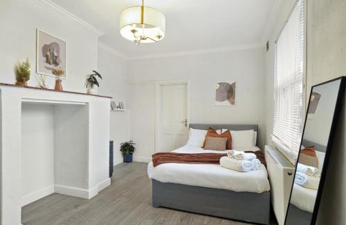 Chiswick Apartment | Chiswick 2BR Flat Patio Free Parking