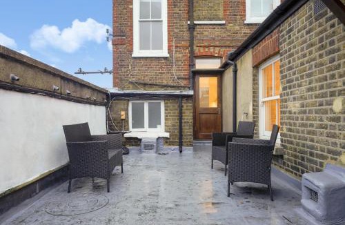 Chiswick Apartment | Chiswick 2BR Flat Patio Free Parking