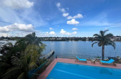 Chiswick House | Chiswick Waterfront Retreat