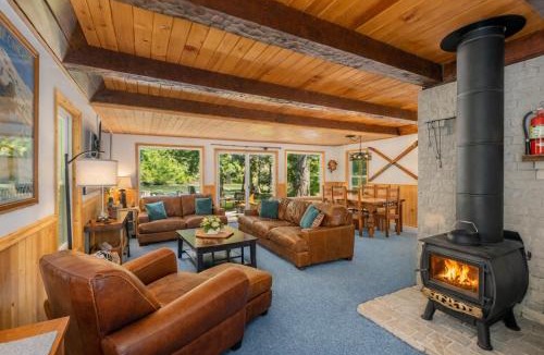 Ardenvoir House | Chiwawa River Chalet by NW Comfy Cabins