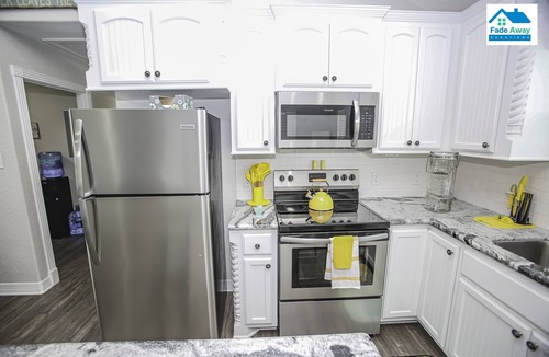 Surfside Beach House | Chloe's Crib - Sleeps 10 - Private Hot Tub