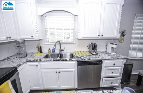 Surfside Beach House | Chloe's Crib - Sleeps 10 - Private Hot Tub