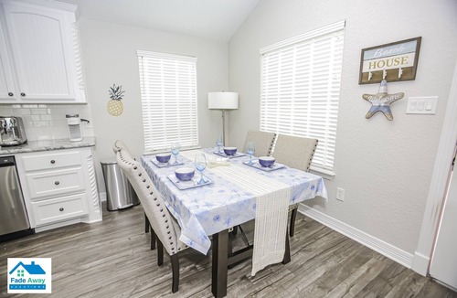 Surfside Beach House | Chloe's Crib - Sleeps 10 - Private Hot Tub