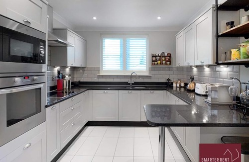 Woking House | Chobham - Parking, Garden, Gated