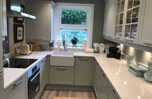 Woking Apartment | CHOBHAM, Surrey. Spacious luxury mansion conversion Sleeps4/5