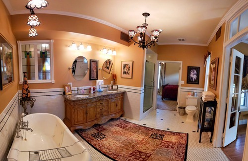 Sioux City Hostel | Chocolate Mansion-Twin Bing Suite