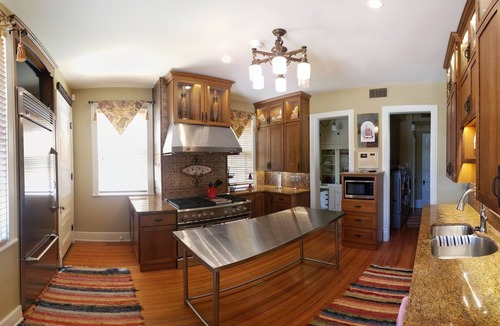 Sioux City Hostel | Chocolate Mansion-Twin Bing Suite