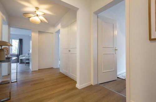 Horgen District Apartment | Chocolate Suite Kilchberg - 80 qm, 2 Schlafzimmer, Balkon mit Seeblick & kostenloser Parkplatz