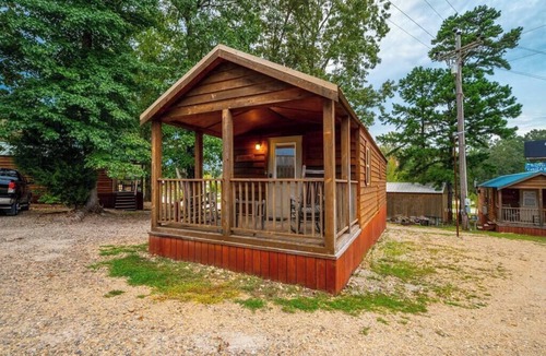 Broken Bow Cabin | Choctaw: Sleep 4, Tiny Cabin, Pets, Near Park/Lake
