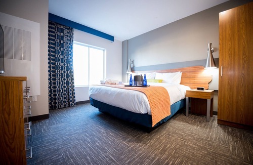 Circleville Resort | Choose your Adventure! 3 Big Rooms w/Balconies! Pools, Arcade, Archery, Bowling