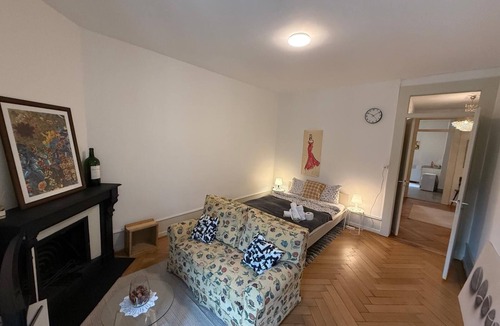Geneva Apartment | “Chopper” Lovely Apartment in Geneva Downtown!
