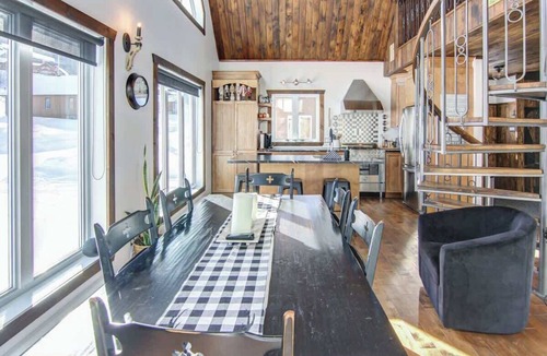 Saint-David-de-Falardeau Ski Chalet | Chouette Blanche | Tavata Chalets | Valinouët