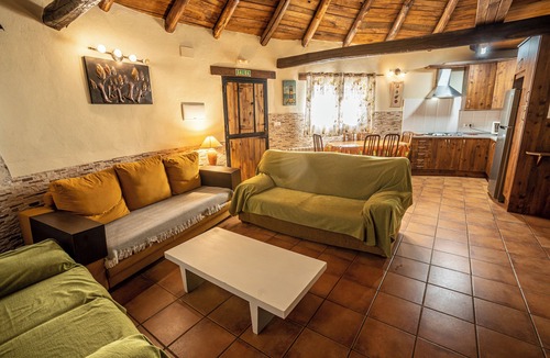 Banos de Montemayor Hotel | CHOZOS RURALES EL SOLITARIO