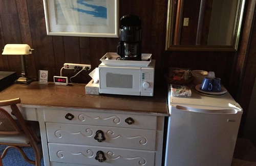 Oyehut-Hogans Corner Hotel | Chris by the Sea Motel