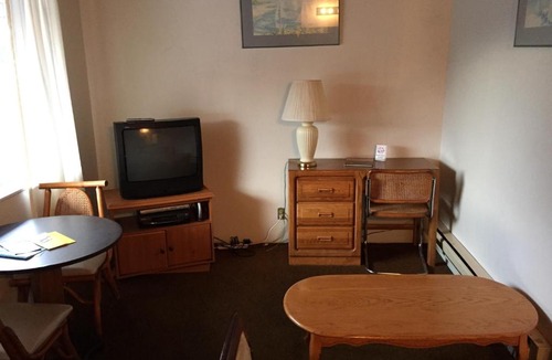 Oyehut-Hogans Corner Hotel | Chris by the Sea Motel