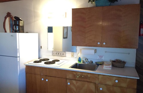 Oyehut-Hogans Corner Hotel | Chris by the Sea Motel