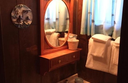 Oyehut-Hogans Corner Hotel | Chris by the Sea Motel