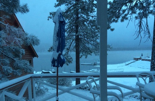 Patton Cabin | Chris Cozy Lakefront home