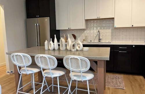 Minor House | Chris's Sweet Suite - 84 Walkscore!