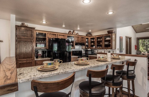 Ruidoso Cabin | Christi and Don's Nuthouse | Hot Tub, Fireplace