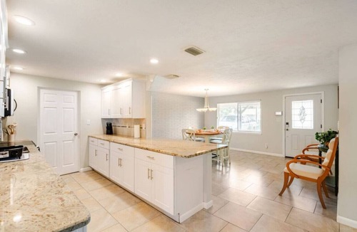 Sarasota Springs House | ChristianBNB For Teams Groups & Leaders Sleeps 14