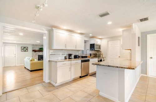 Sarasota Springs House | ChristianBNB For Teams Groups & Leaders Sleeps 14